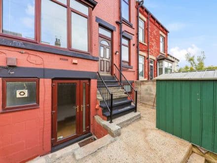 6 Woodside Place